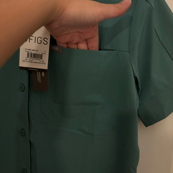 NWT FIGS MENA SCRUB TOP - Picture 4 of 5